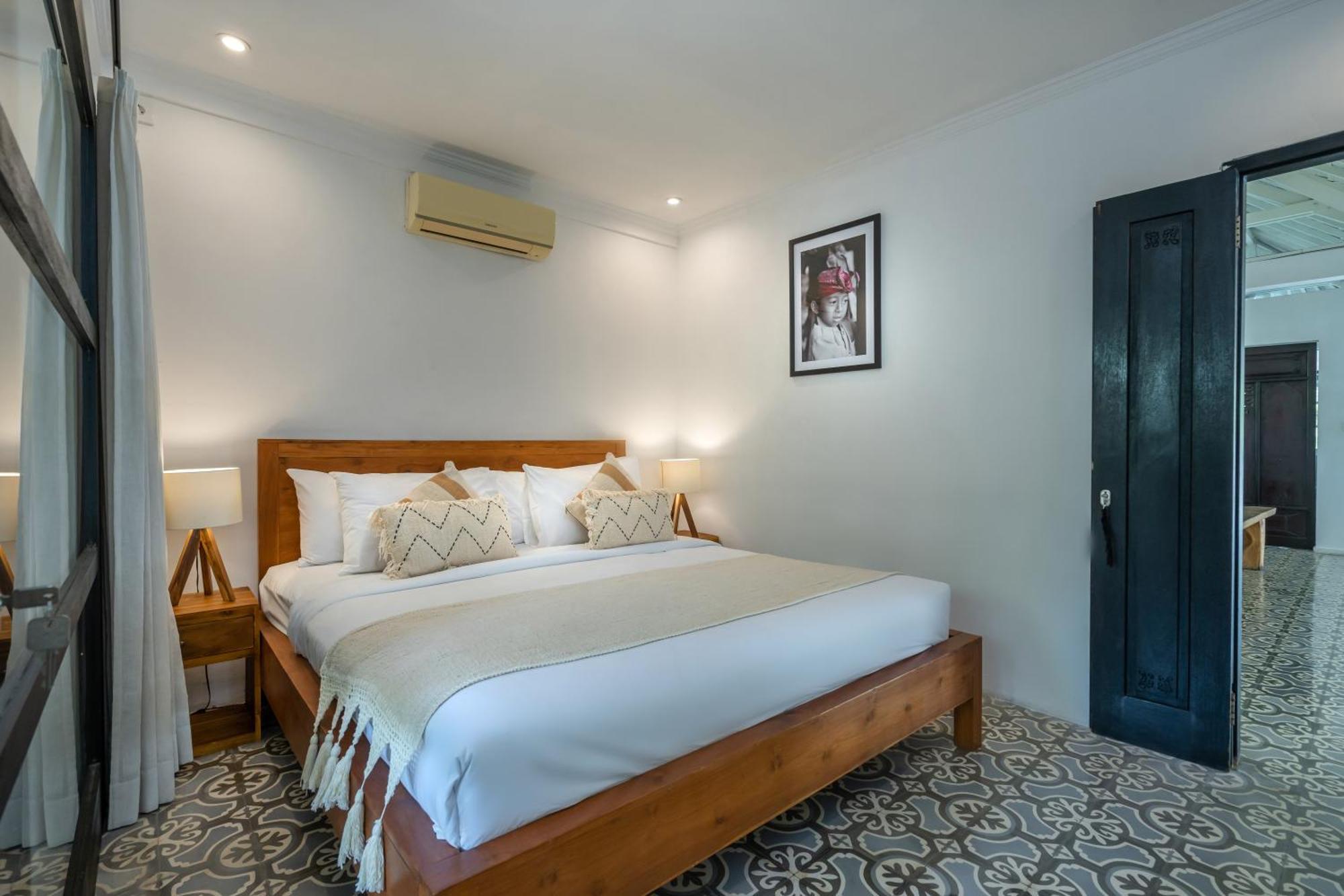 Aryana Estate *