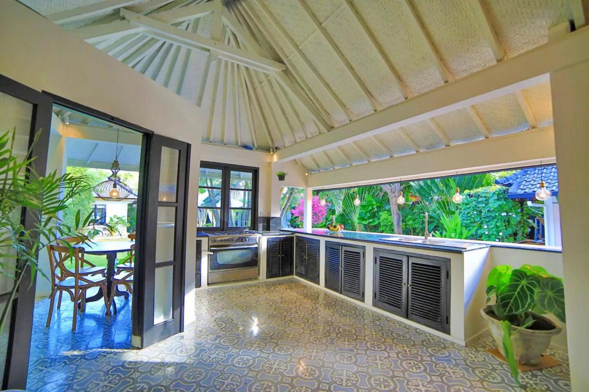 Aryana Estate *